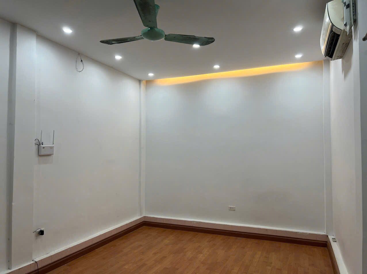 Cho thuê nhà Phố Tây Sơn, 4 tầng, 22m2, 2 ngủ, 9 Triệu VP, KD onl, ở gđ, nhóm ít người - Ảnh 2